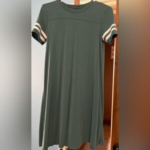 Casual, comfortable Junor’s dress